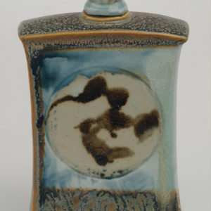 Petit flacon bleu de porcelaine
