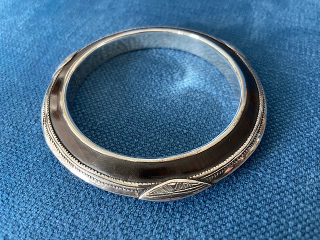 Bracelet étroit fermé ébène et argent