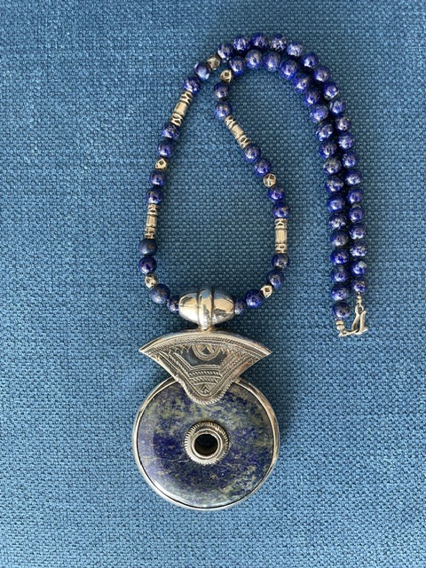 Collier et pendentif en lapis-lazuli et argent