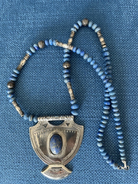 Collier écusson lapis-lazuli et argent