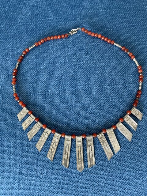 Collier à 13 barrettes d&rsquo;argent et perles de cornaline