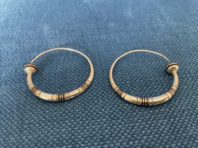 Boucles d&rsquo;oreilles anneau croissant, boule